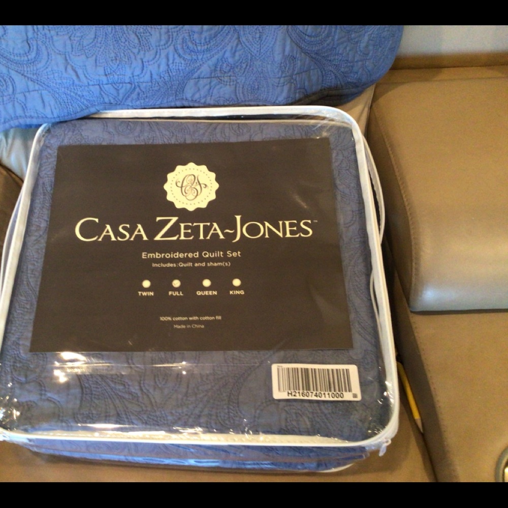 Casa zeta Jones embroidered quilt set